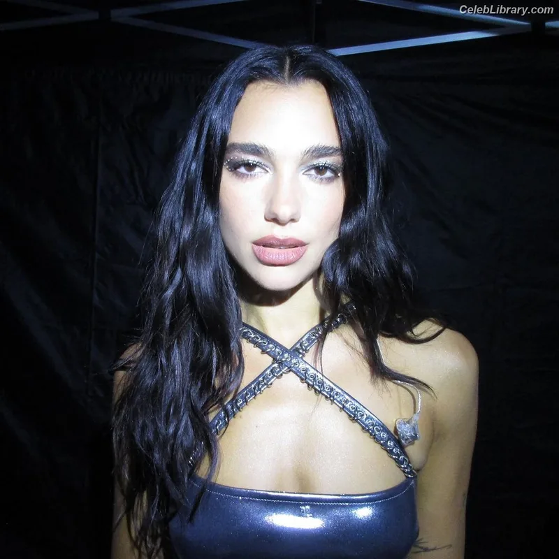 Dua Lipa photo 10 of 7804