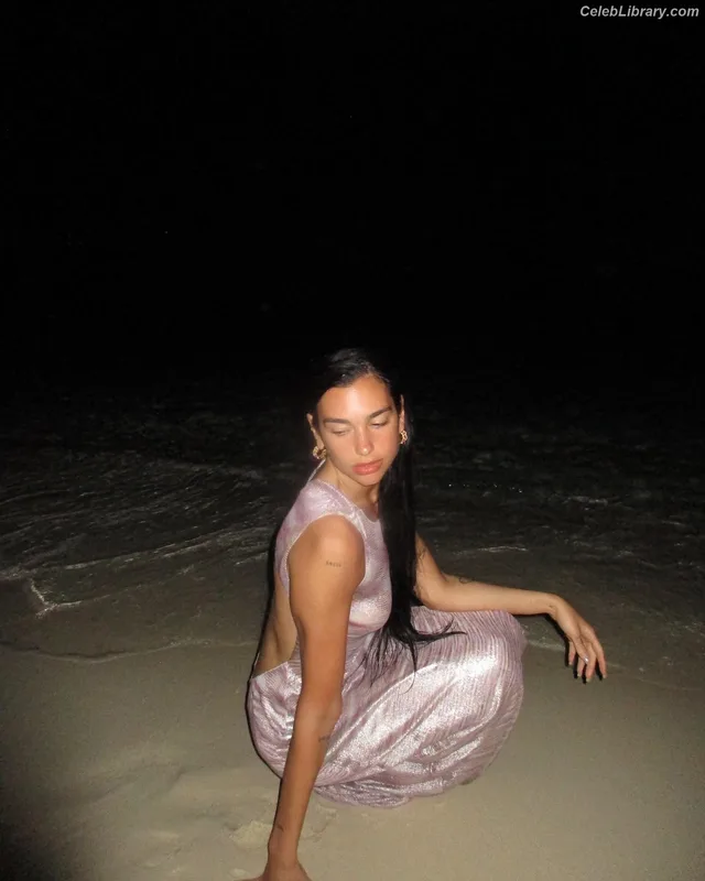 Dua Lipa photo 7 of 7804