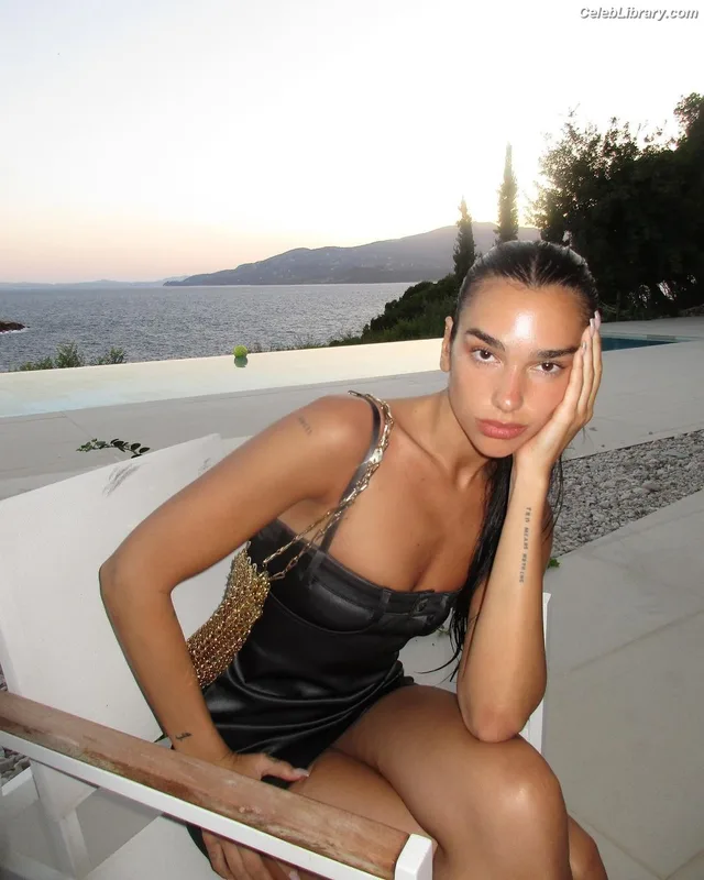 Dua Lipa photo 10 of 7804