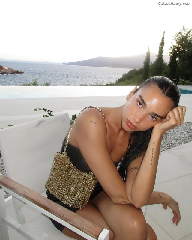 Dua Lipa photo 11 of 7804