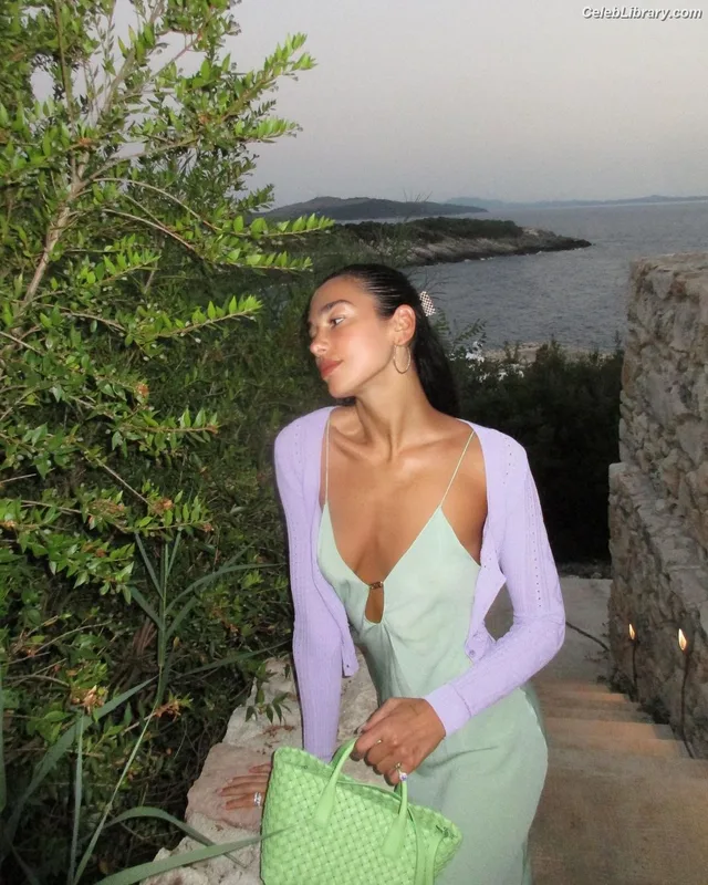 Dua Lipa photo 3 of 7804