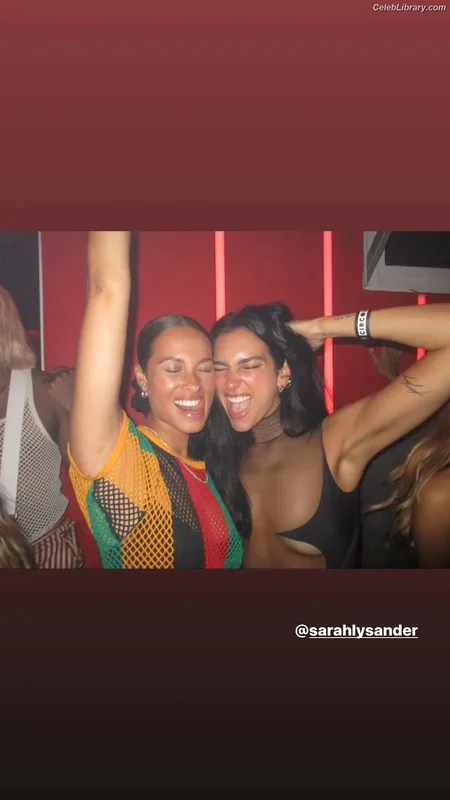 Dua Lipa photo 1 of 7804