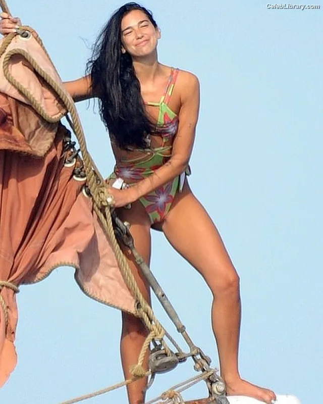 Dua Lipa photo 12 of 7804