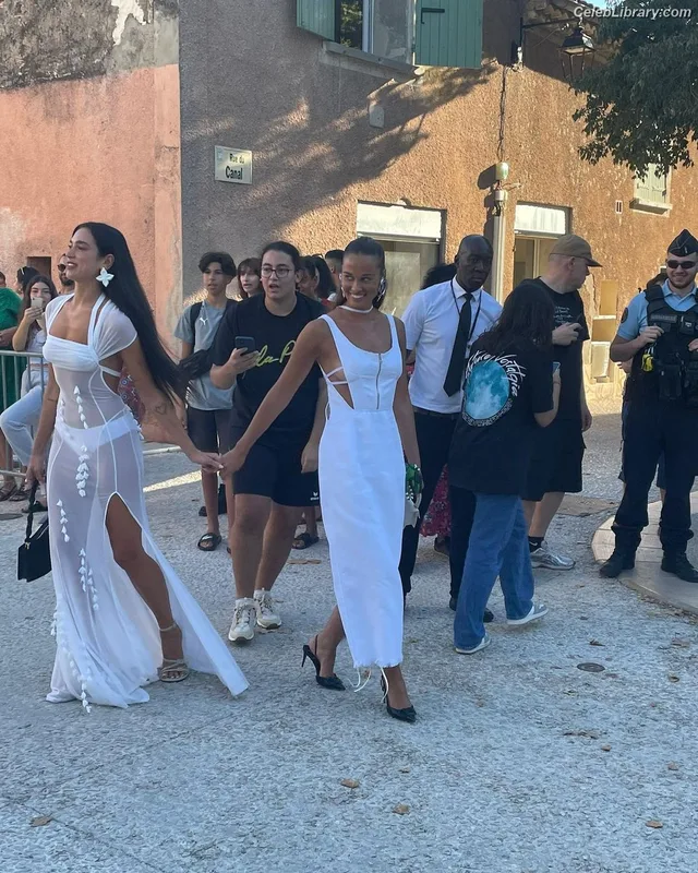 Dua Lipa photo 3 of 7804