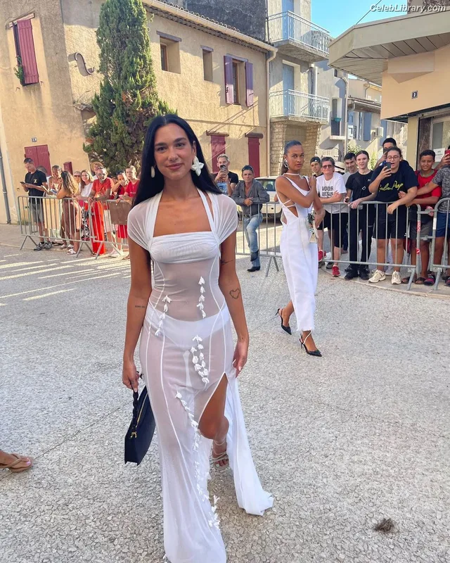 Dua Lipa photo 8 of 7804