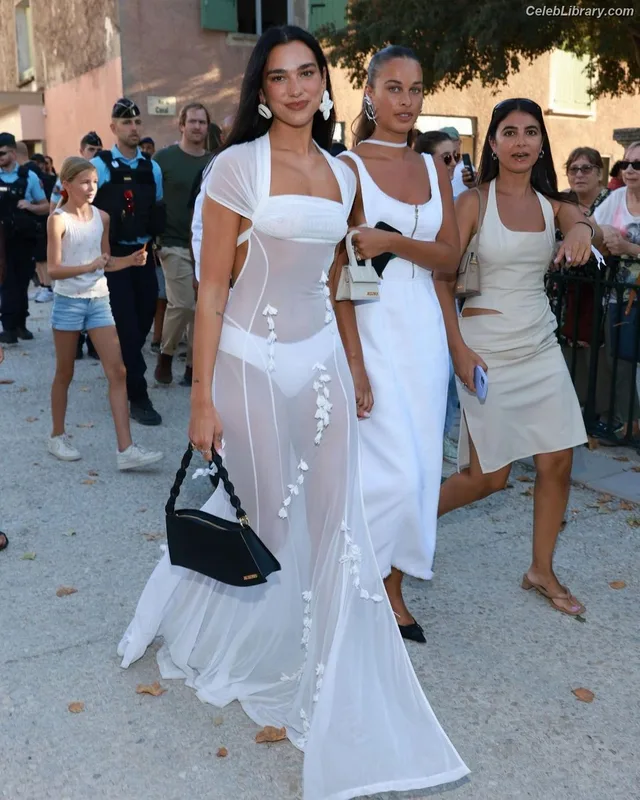 Dua Lipa photo 17 of 7804
