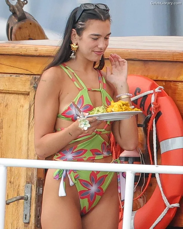 Dua Lipa photo 21 of 7804