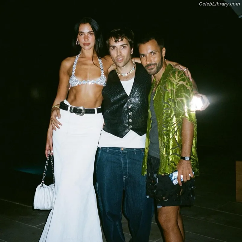 Dua Lipa photo 2 of 7804