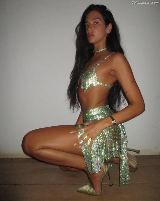 Dua Lipa photo 1 of 7804