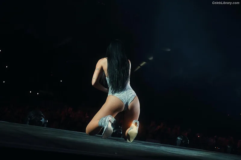 Dua Lipa photo 16 of 7804