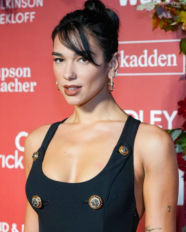 Dua Lipa photo 8 of 7804