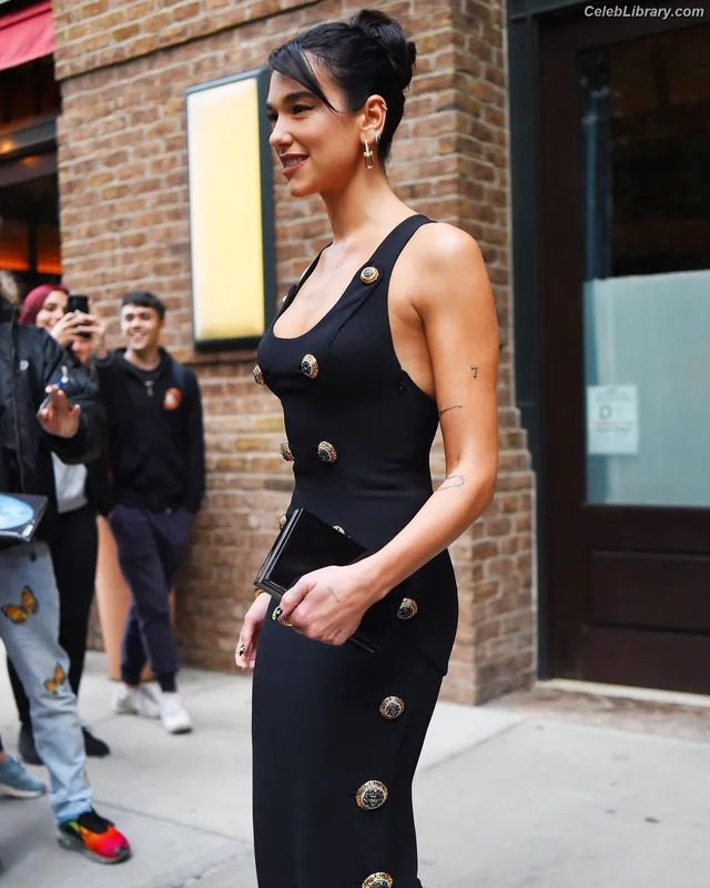 Dua Lipa photo 2 of 7804