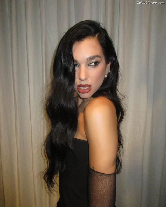 Dua Lipa photo 11 of 7804