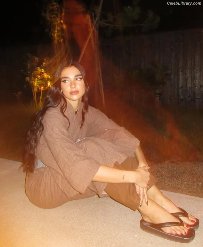 Dua Lipa photo 3 of 7804