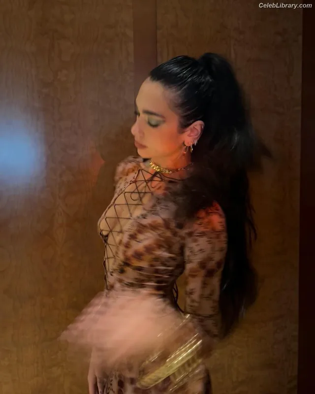 Dua Lipa photo 7 of 7804