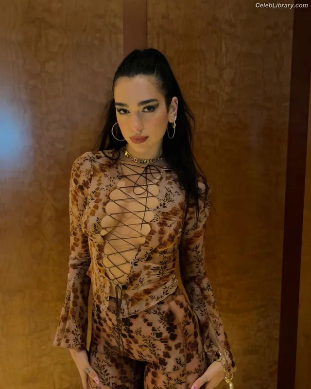 Dua Lipa photo 10 of 7804