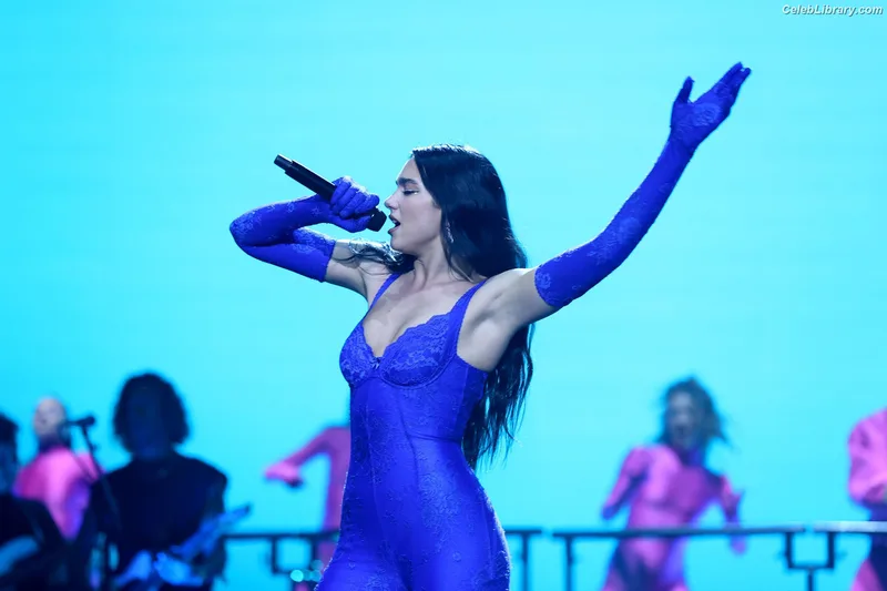 Dua Lipa photo 11 of 7804