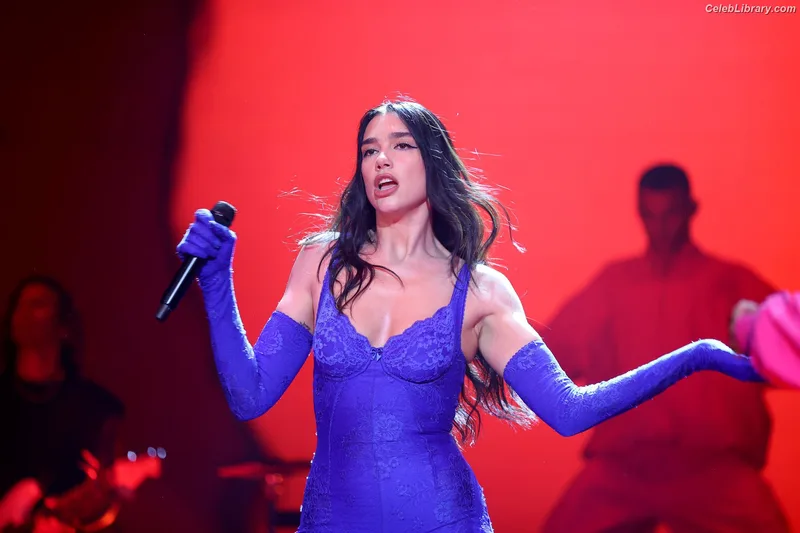 Dua Lipa photo 17 of 7804