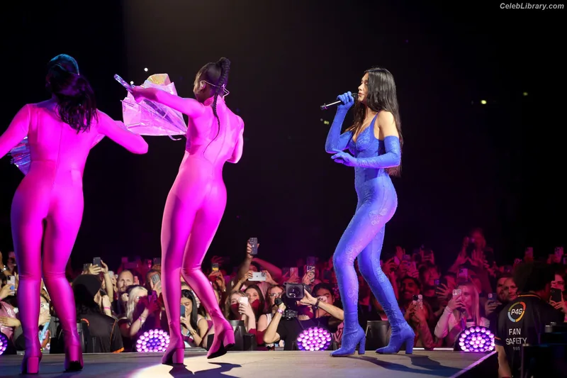 Dua Lipa photo 9 of 7804