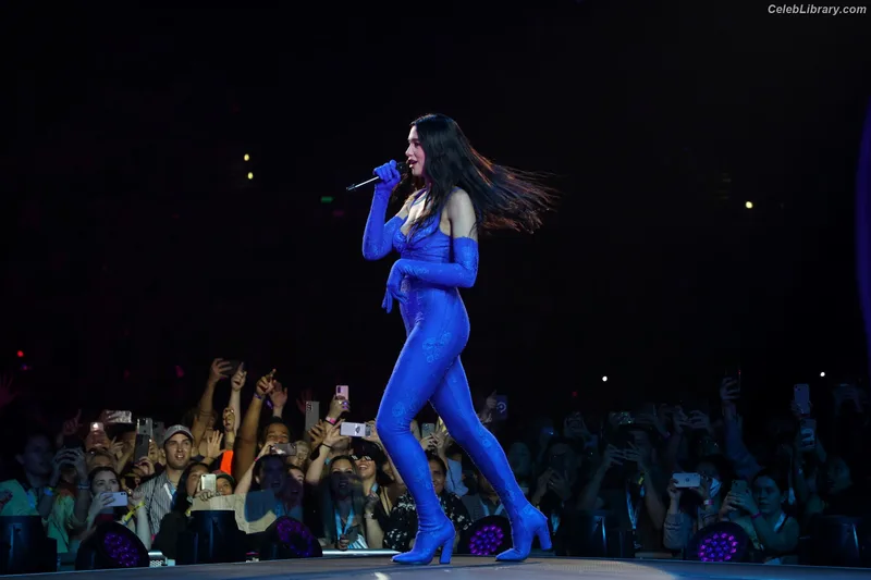 Dua Lipa photo 10 of 7804