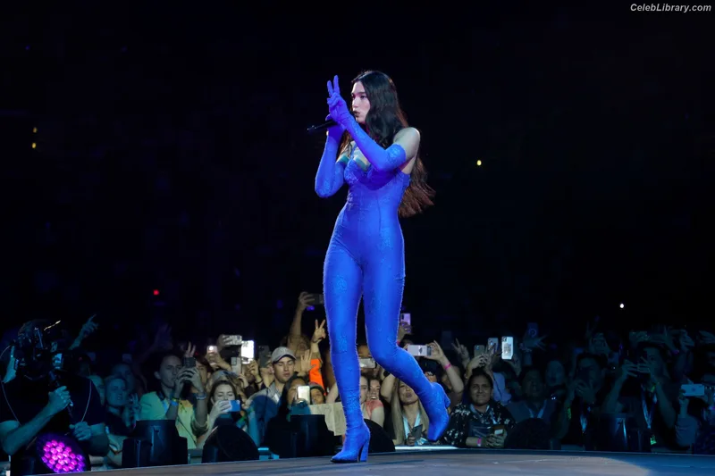 Dua Lipa photo 12 of 7804