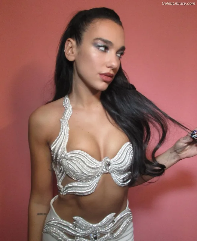 Dua Lipa photo 3 of 7804