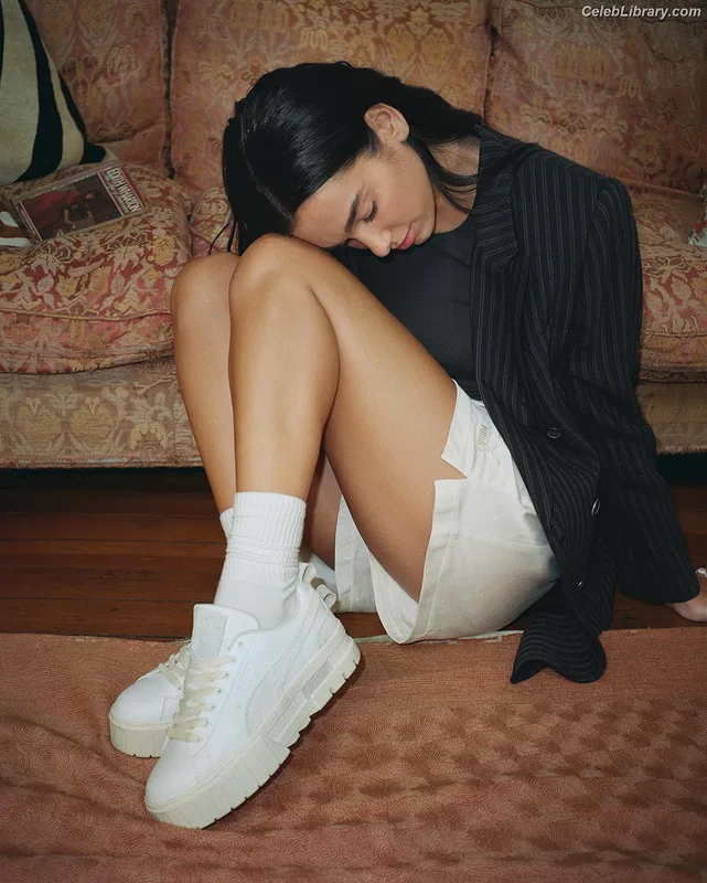 Dua Lipa photo 10 of 7804
