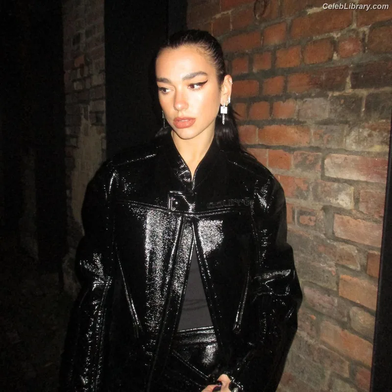 Dua Lipa photo 17 of 7804