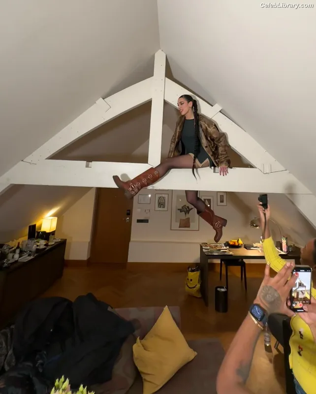 Dua Lipa photo 14 of 7804