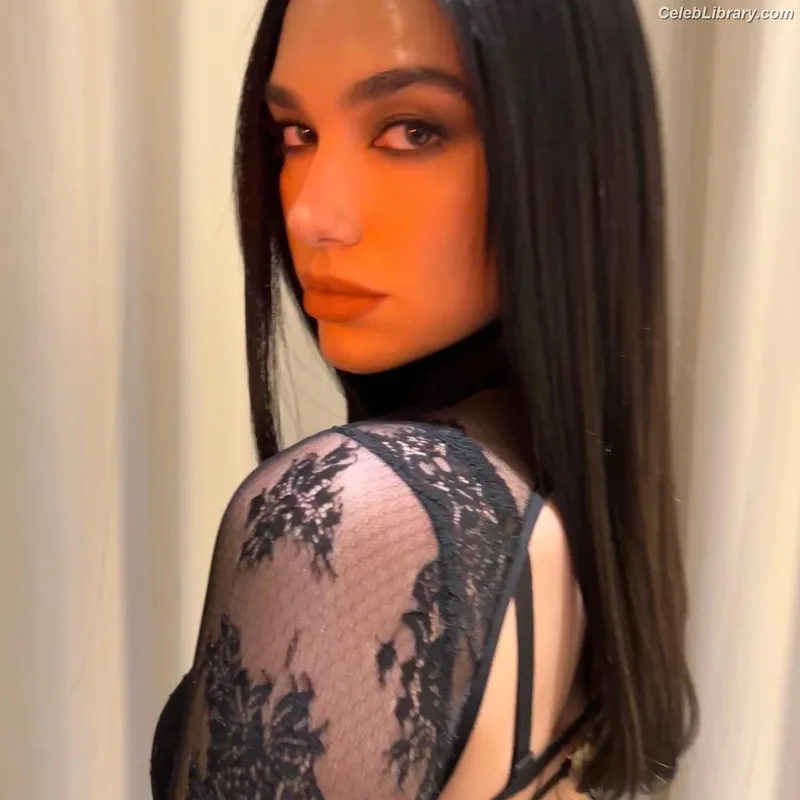 Dua Lipa photo 14 of 7804