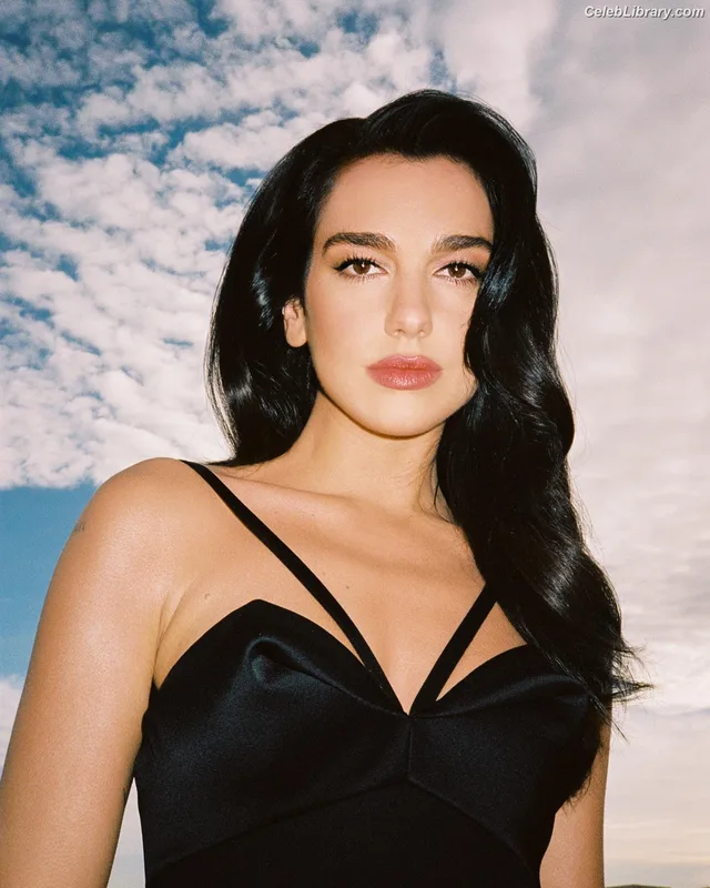Dua Lipa photo 2 of 7804