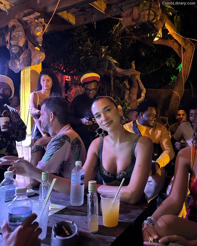 Dua Lipa photo 15 of 7804