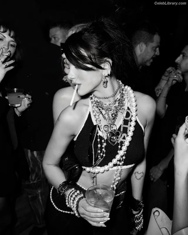 Dua Lipa photo 12 of 7804