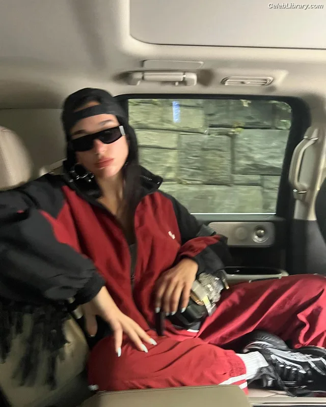 Dua Lipa photo 17 of 7804