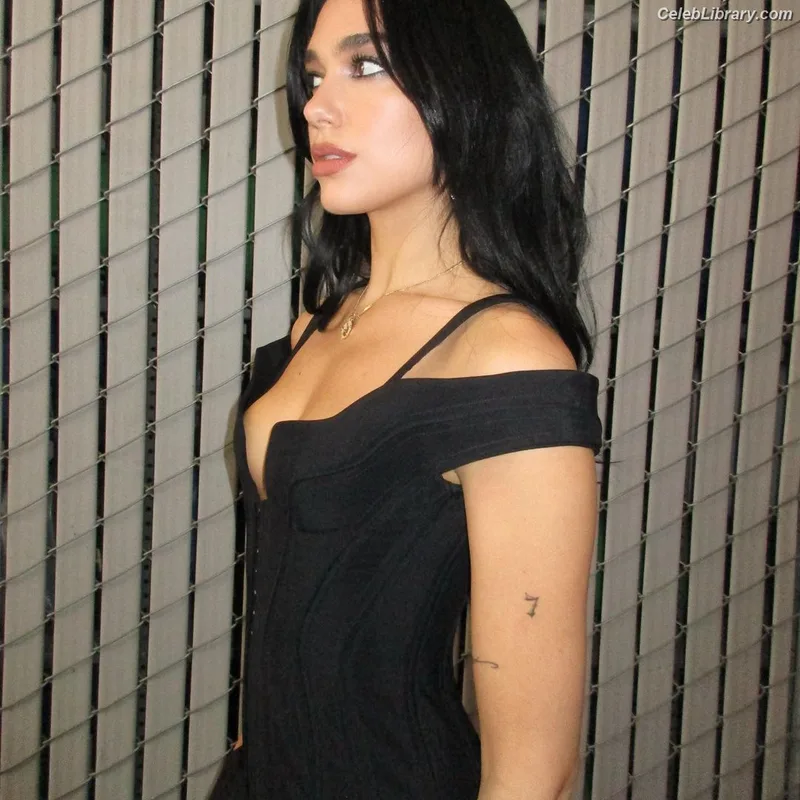 Dua Lipa photo 16 of 7804