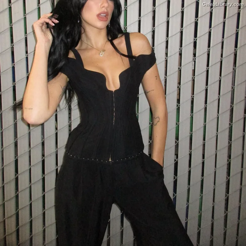 Dua Lipa photo 17 of 7804