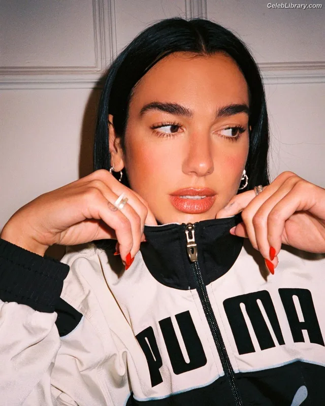 Dua Lipa photo 1 of 7804