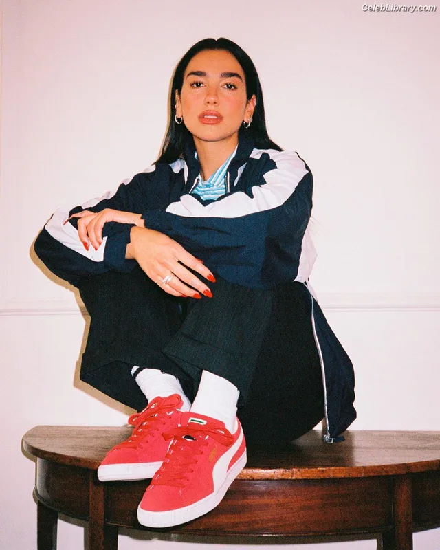 Dua Lipa photo 2 of 7804