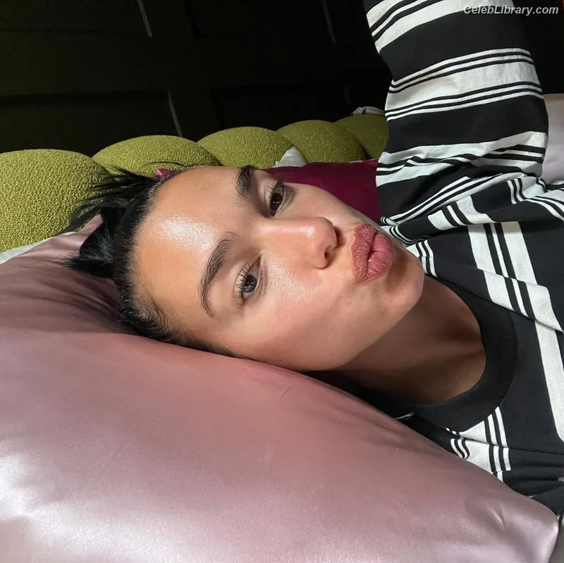 Dua Lipa photo 15 of 7804