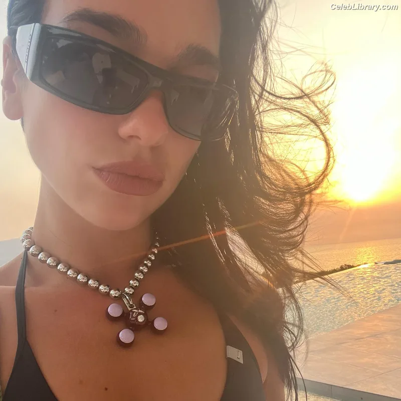 Dua Lipa photo 20 of 7804