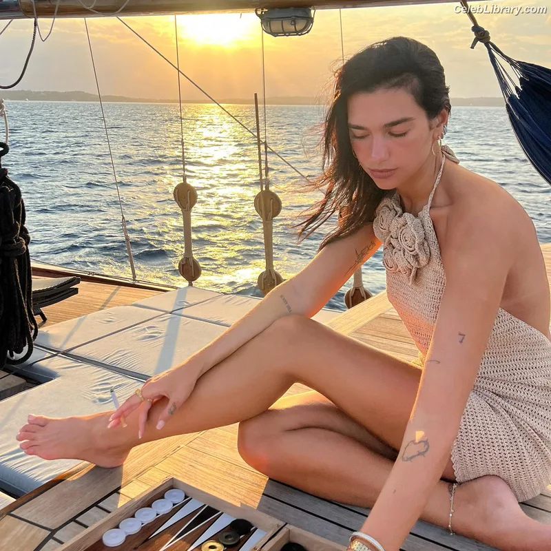 Dua Lipa photo 9 of 7804