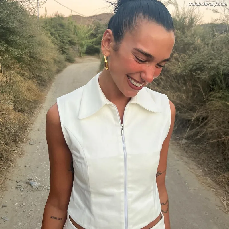 Dua Lipa photo 13 of 7804