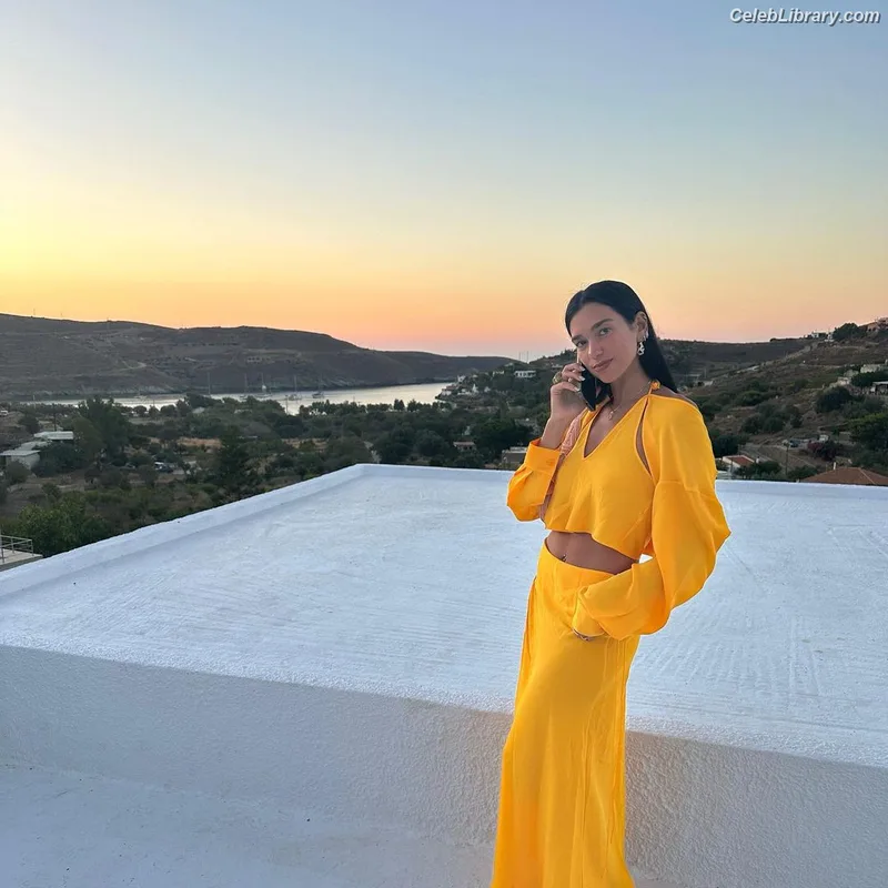 Dua Lipa photo 15 of 7804