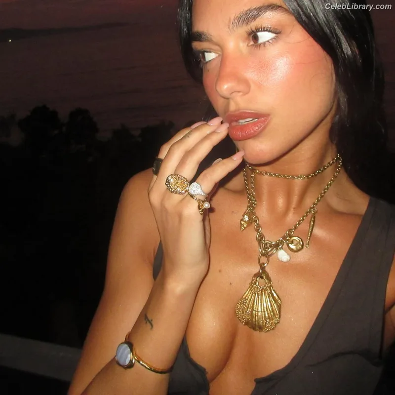 Dua Lipa photo 6 of 7804