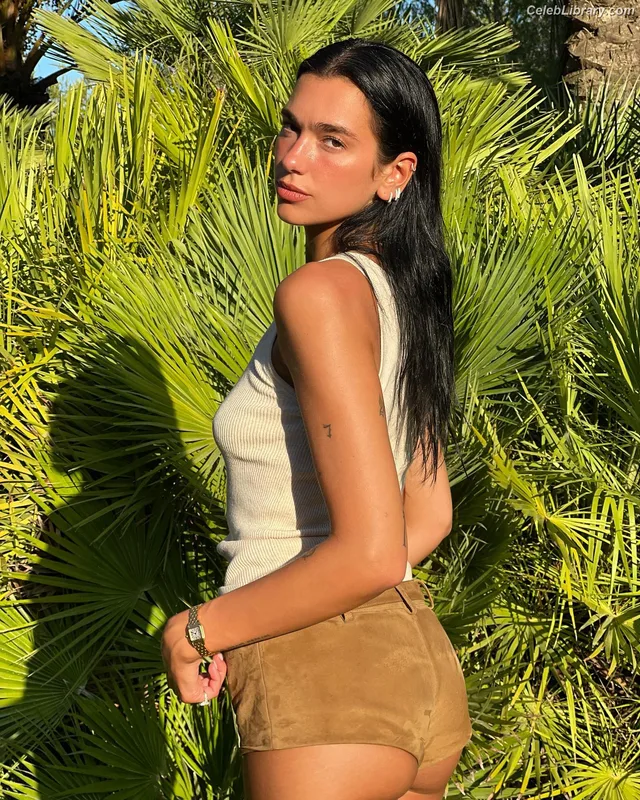 Dua Lipa photo 10 of 7804