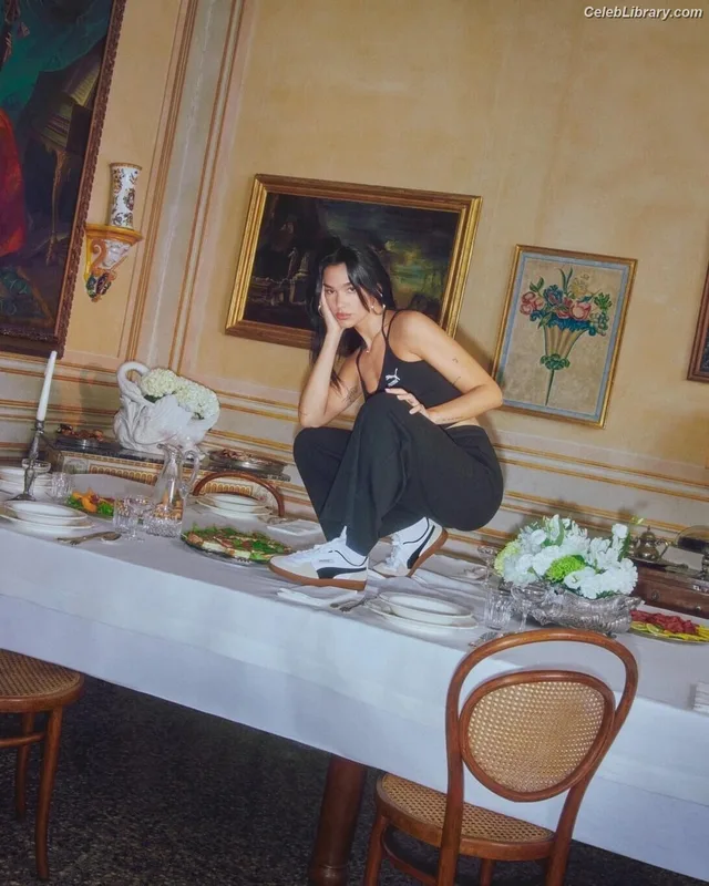 Dua Lipa photo 20 of 7804