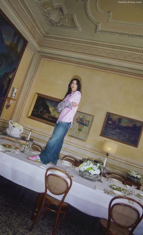 Dua Lipa photo 10 of 7804