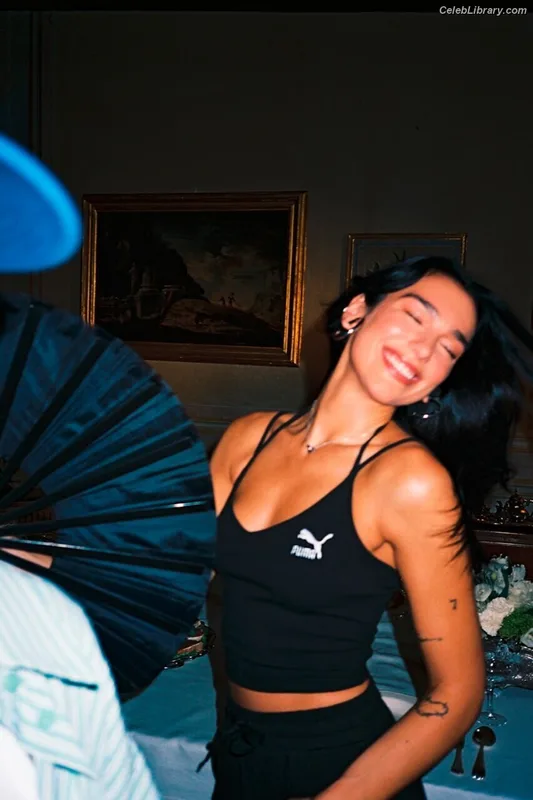 Dua Lipa photo 12 of 7804