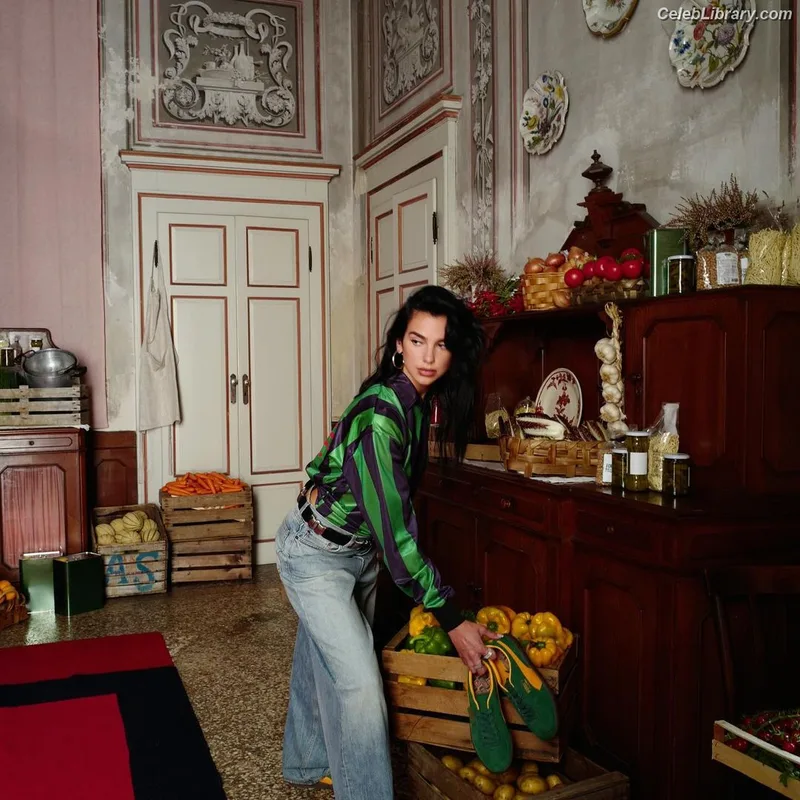 Dua Lipa photo 3 of 7804
