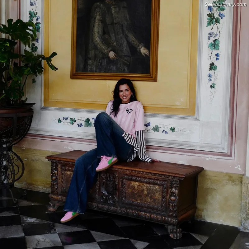Dua Lipa photo 4 of 7804